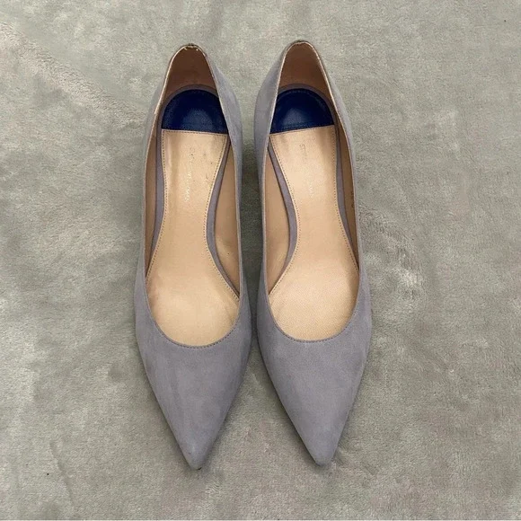 Stuart Weitzman Dove Gray Kitten Heel - Picture 4 of 11